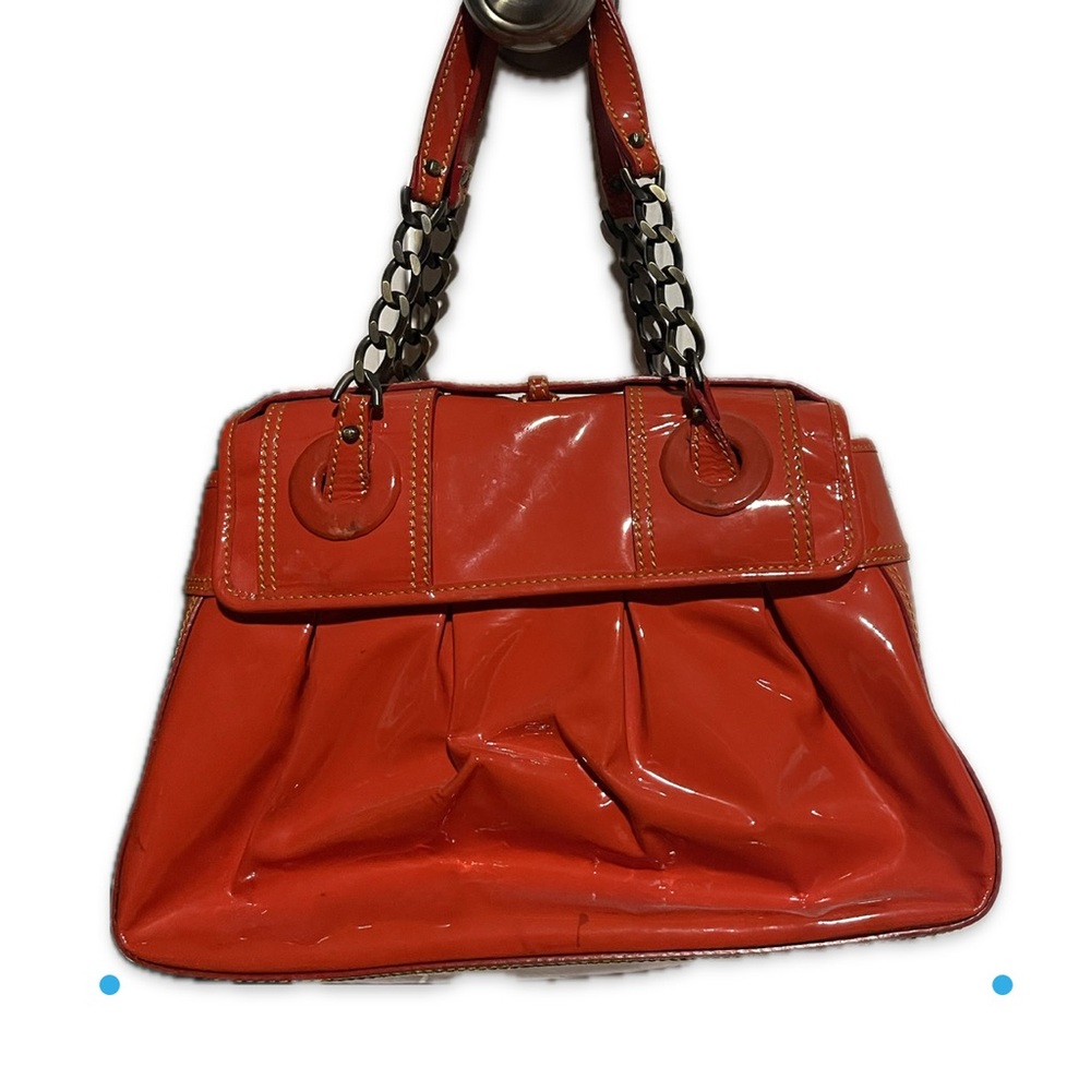 Fendi “B” shoulder bag in red patent leather - Picture 2 of 3